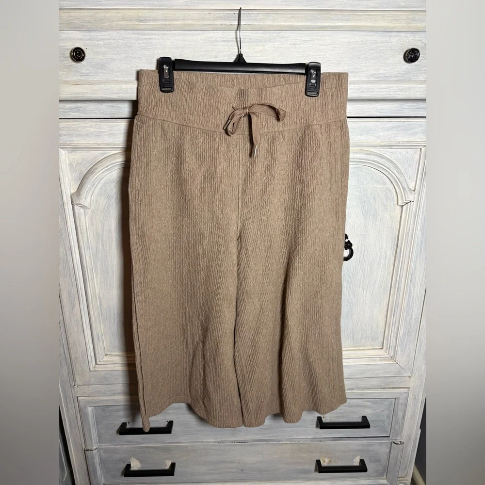 Lululemon Retreat Yourself Wide Leg Crop Pants‎ Heathered Soft Sand Athleisure
